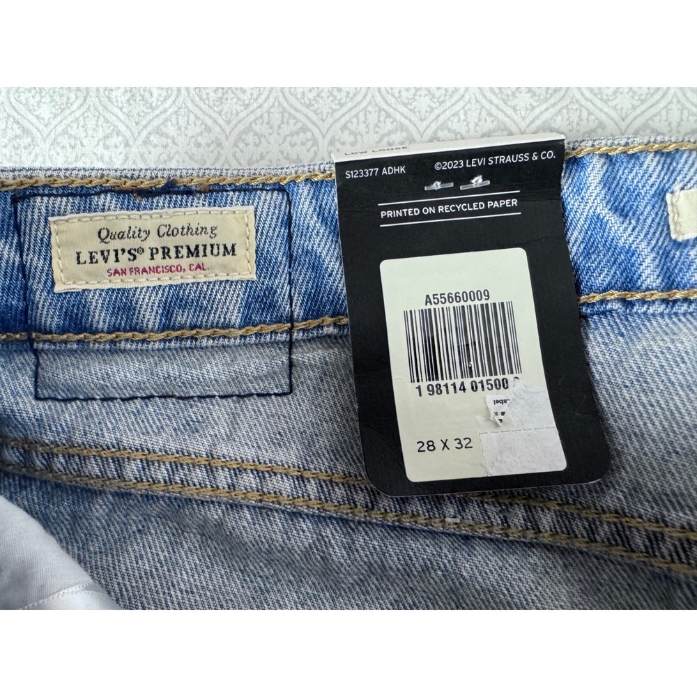 Levis Premium Low Loose Jeans Womens 28x32 Light Wash Distressed Ripped NWT‎ - Picture 8 of 12
